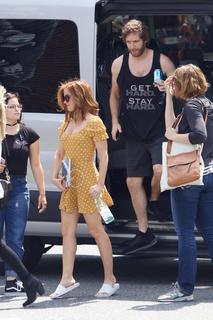 Isla Fisher feet photo thumbnail