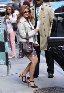 Isla Fisher feet photo thumbnail