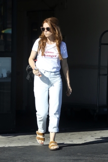 Isla Fisher feet photo thumbnail