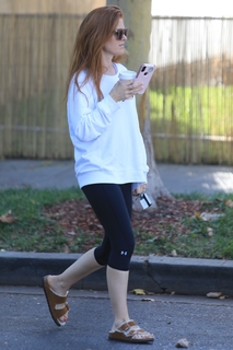 Isla Fisher feet photo thumbnail