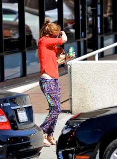 Isla Fisher feet photo thumbnail