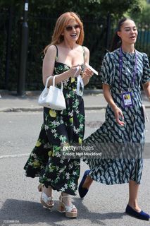 Isla Fisher feet photo thumbnail