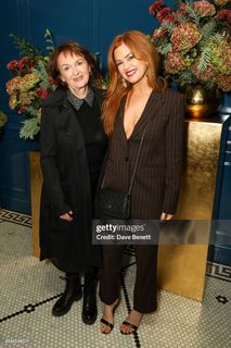 Isla Fisher feet photo thumbnail