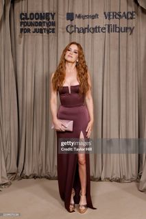 Isla Fisher feet photo thumbnail