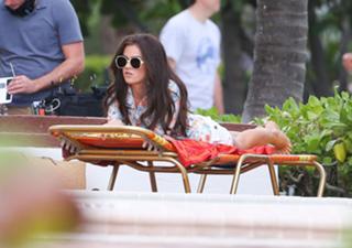 Isla Fisher feet photo thumbnail