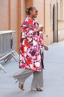 Issa Rae feet photo thumbnail