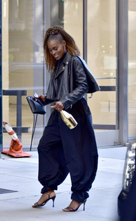 Issa Rae feet photo thumbnail