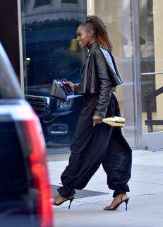 Issa Rae feet photo thumbnail