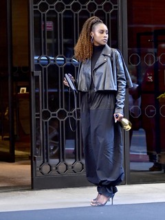 Issa Rae feet photo thumbnail
