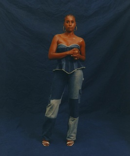 Issa Rae feet photo thumbnail