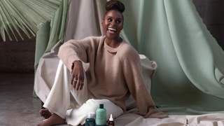 Issa Rae feet photo thumbnail
