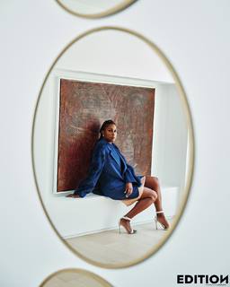 Issa Rae feet photo thumbnail