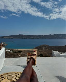 Issa Rae feet photo thumbnail