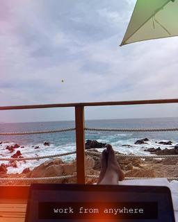 Issa Rae feet photo thumbnail