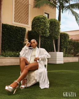 Issa Rae feet photo thumbnail