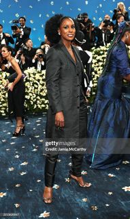 Issa Rae feet photo thumbnail