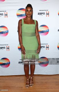 Issa Rae feet photo thumbnail