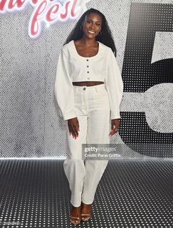 Issa Rae feet photo thumbnail
