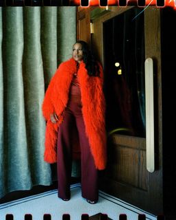 Issa Rae feet photo thumbnail