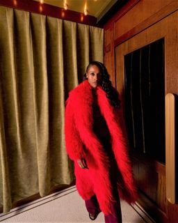 Issa Rae feet photo thumbnail