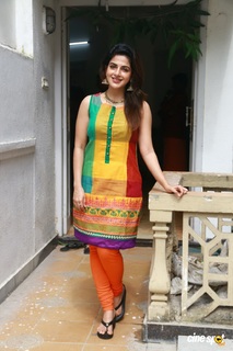 Iswarya Menon feet photo 17