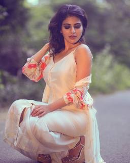 Iswarya Menon feet photo 15