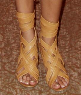 Italia Ricci feet photo thumbnail