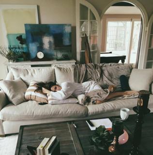 Italia Ricci feet photo thumbnail