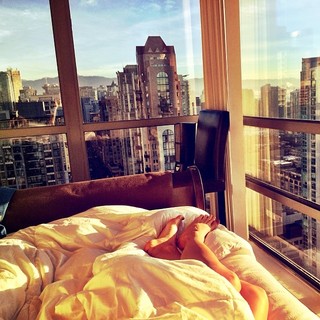 Italia Ricci feet photo thumbnail