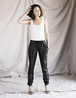 Italia Ricci feet photo thumbnail