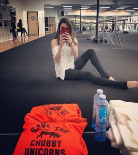 Italia Ricci feet photo thumbnail
