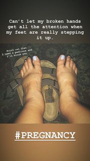 Italia Ricci feet photo thumbnail