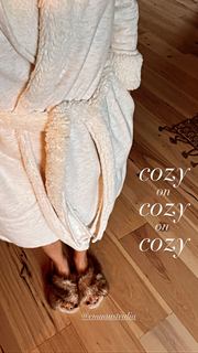 Italia Ricci feet photo thumbnail