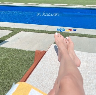 Italia Ricci feet photo thumbnail