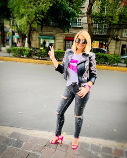 Itatí Cantoral feet photo thumbnail