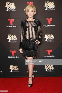 Itatí Cantoral feet photo thumbnail