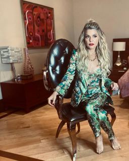 Itatí Cantoral feet photo thumbnail