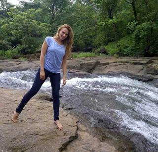Iulia Vantur feet photo 13