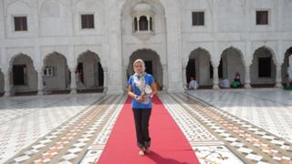 Iulia Vantur feet photo 12
