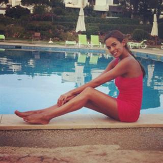 Iva Lamarão feet photo 7