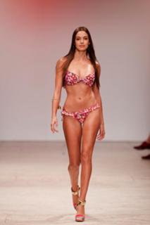 Iva Lamarão feet photo 16