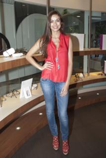 Iva Lamarão feet photo 7