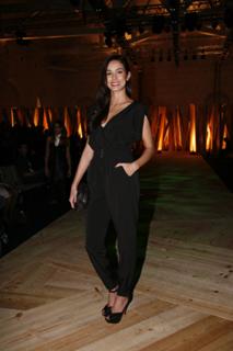 Iva Lamarão feet photo 14
