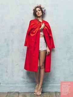 Ivana Baquero feet photo thumbnail
