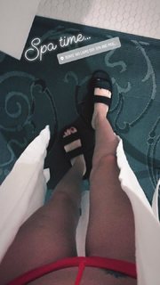 Ivana Baquero feet photo thumbnail