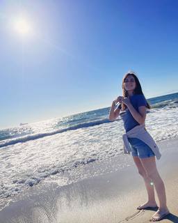 Ivana Baquero feet photo thumbnail