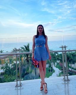 Ivana Baquero feet photo thumbnail