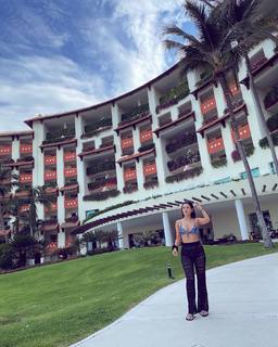 Ivana Baquero feet photo thumbnail