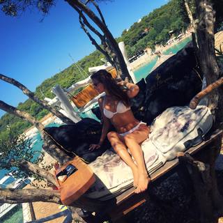 Ivana Knöll feet photo thumbnail