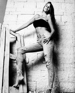 Ivana Knöll feet photo thumbnail